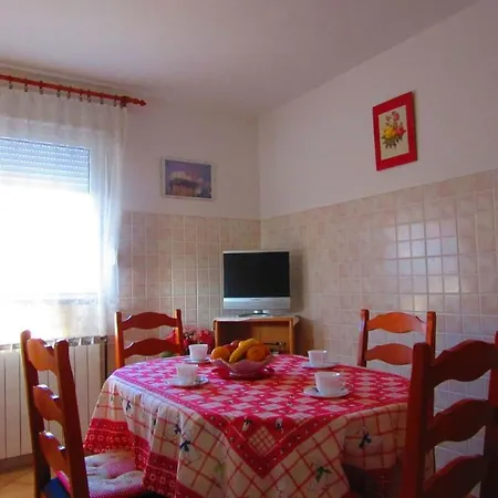 House 633-3 633-4 * Pula