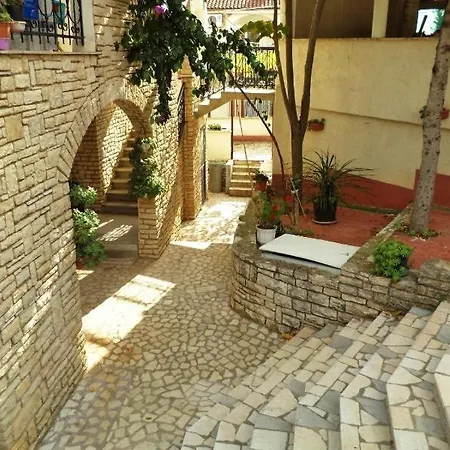 Apartment House 633-3 633-4 *