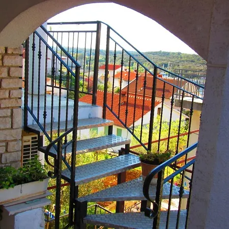 House 633-3 633-4 Apartment *