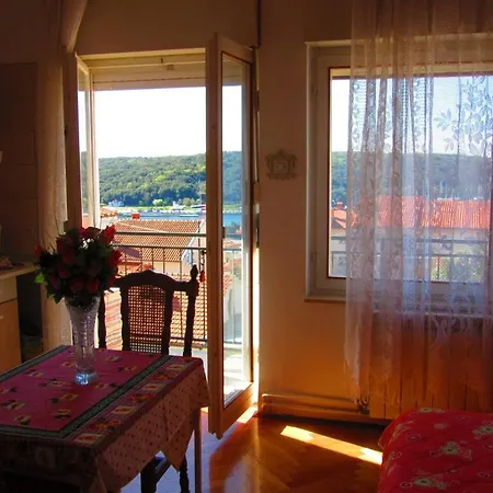 Apartment House 633-3 633-4 *
