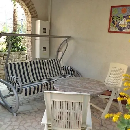 House 633-3 633-4 * Pula