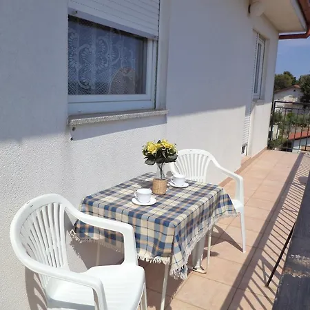 Apartment House 633-3 633-4 *