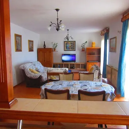 Apartment House 633-3 633-4 Pula